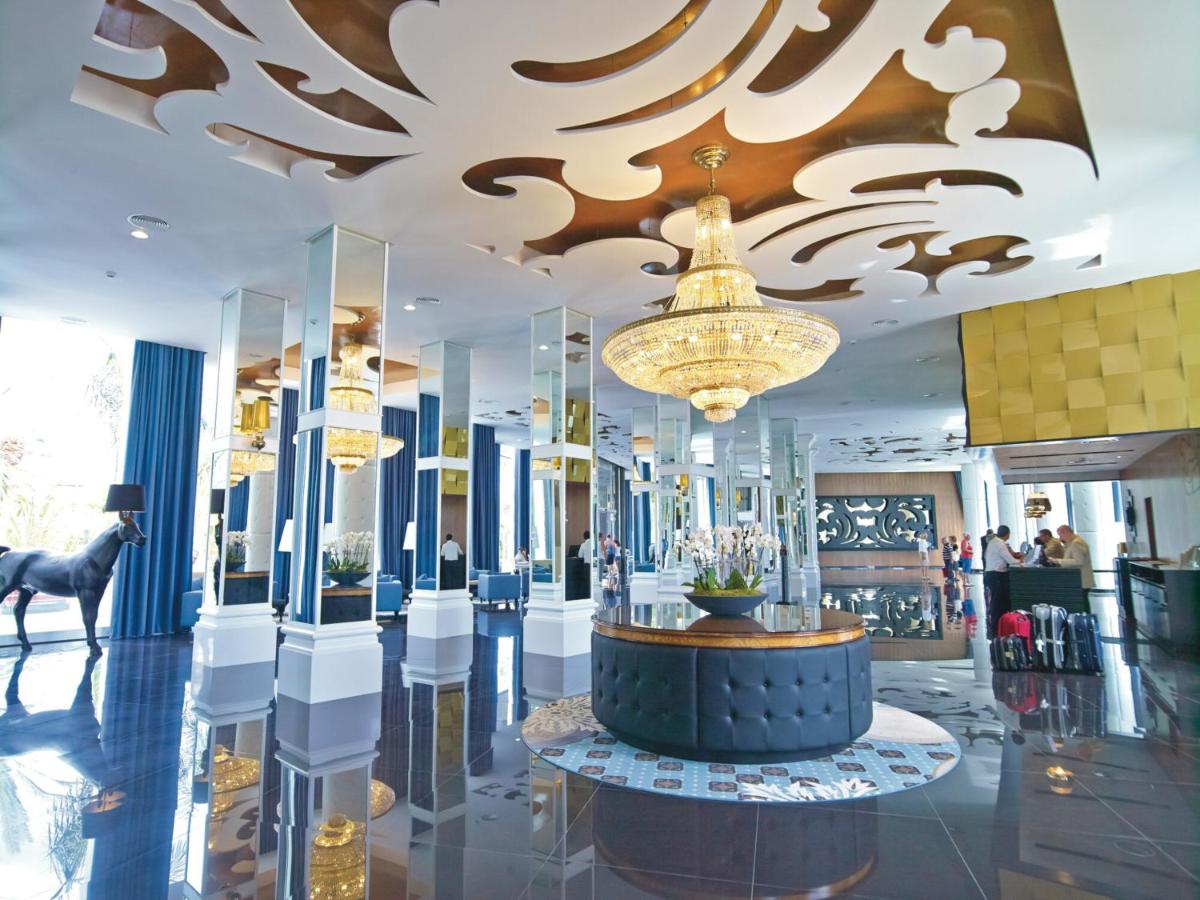Un restaurante o sitio para comer en Hotel Riu Palace Meloneras