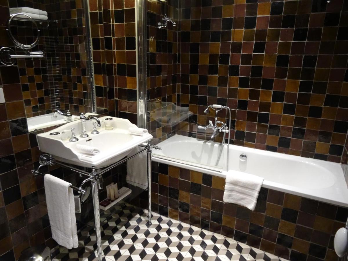 Salle de bains dans l'établissement Jules César Hotel & Spa Arles - MGallery Collection