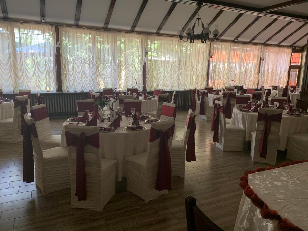 Pensiune Restaurant Rustic Rm Sarat - Housity