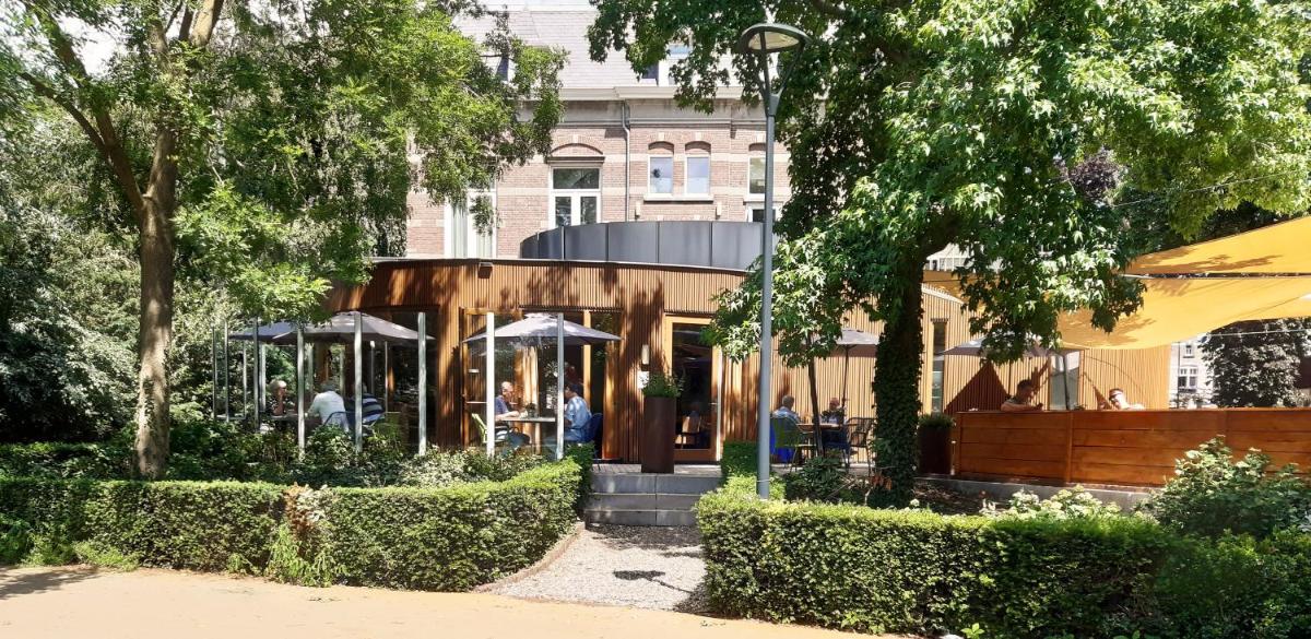 Hotel De Villa - Housity