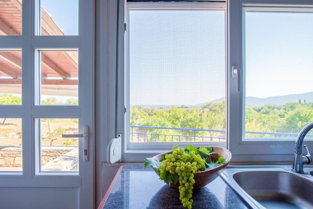 Suitetrails - Holiday house with sea view and private garden