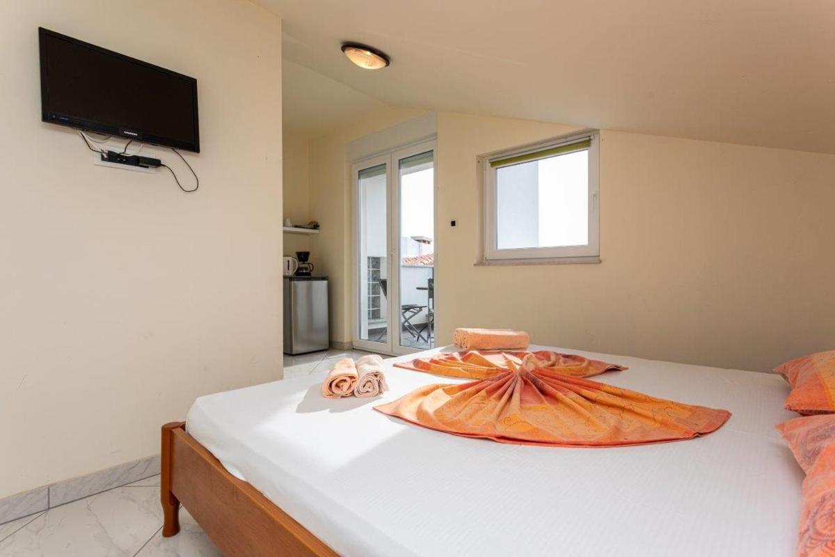 Room 2 D&D, Baska, no kitchen! - Housity