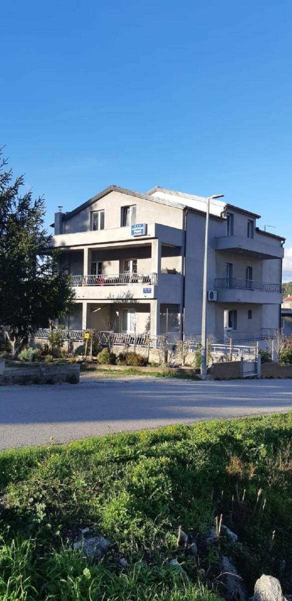 Apartmani Petri? - Housity