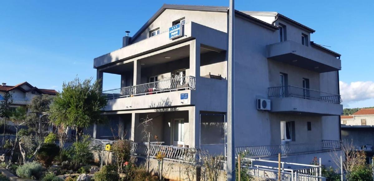 Apartmani Petri? - Housity