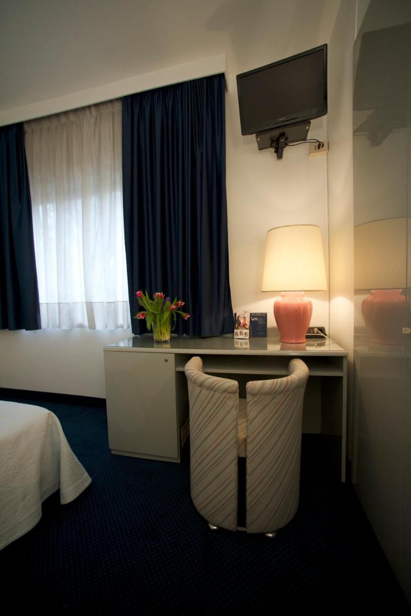 Club Hotel - Housity