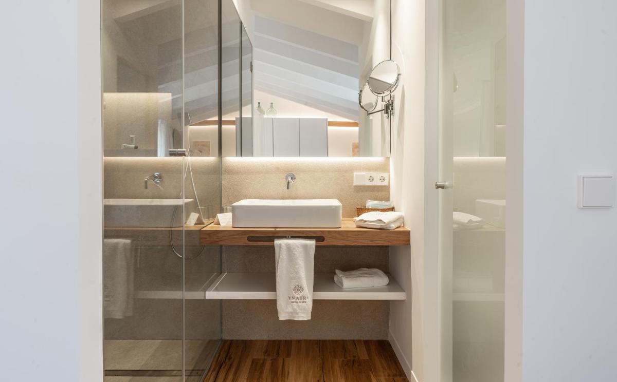 Un baño de Ynaira hotel & Spa
