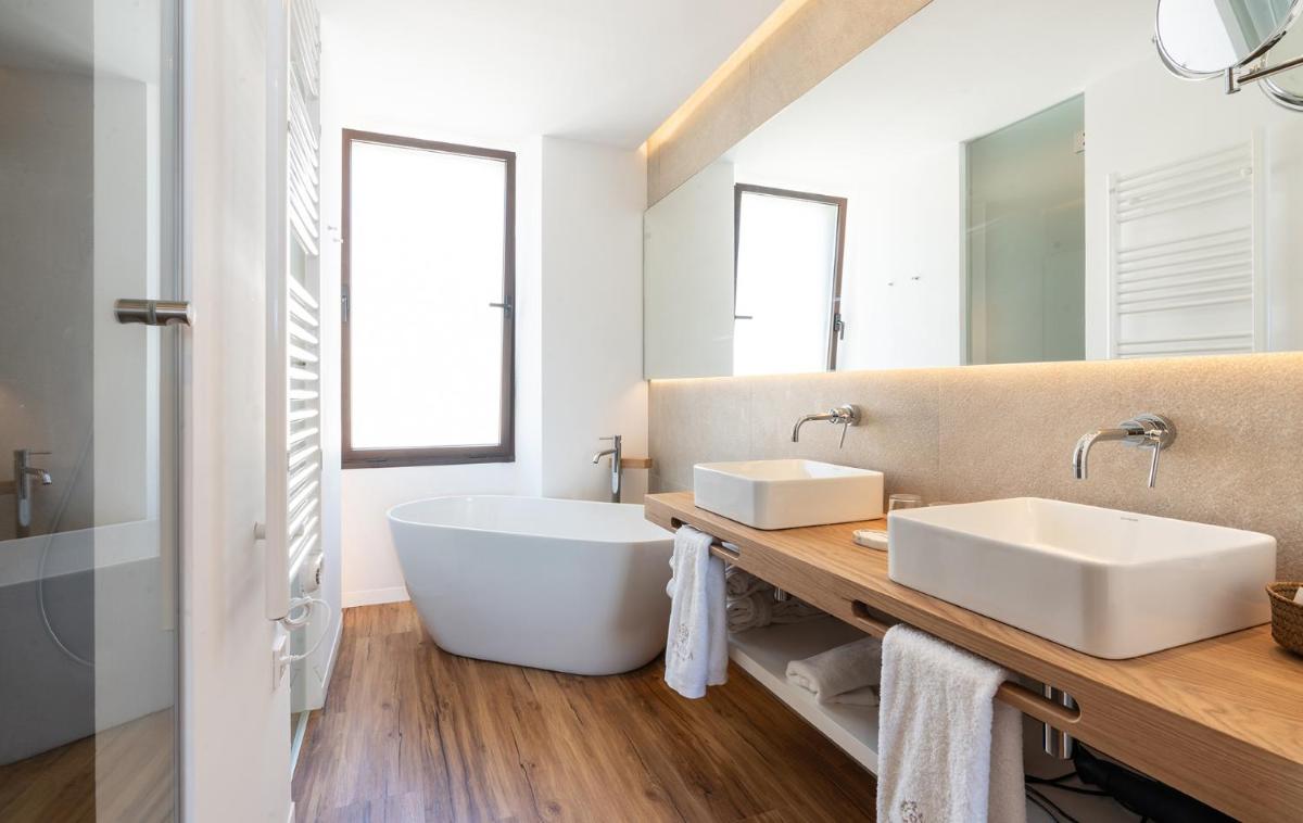 Un baño de Ynaira hotel & Spa