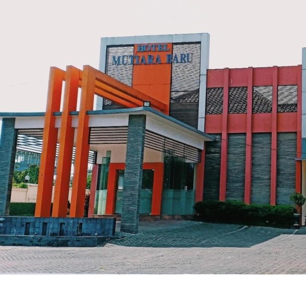 Suitetrails - Hotel Mutiara Baru