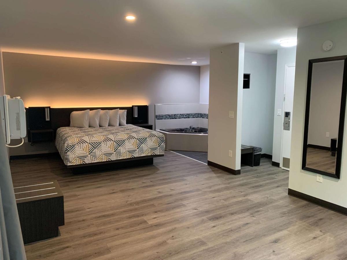 Studio 6 Rockford - Housity