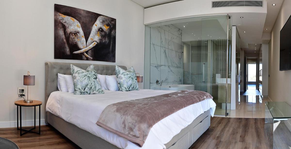 Embassy Towers 806 - Housity