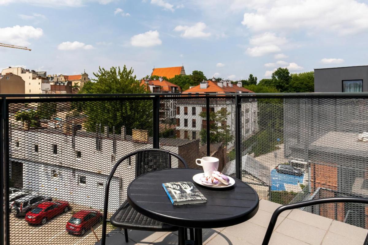 Modern City Center Apartments by Noclegi Renters - Housity