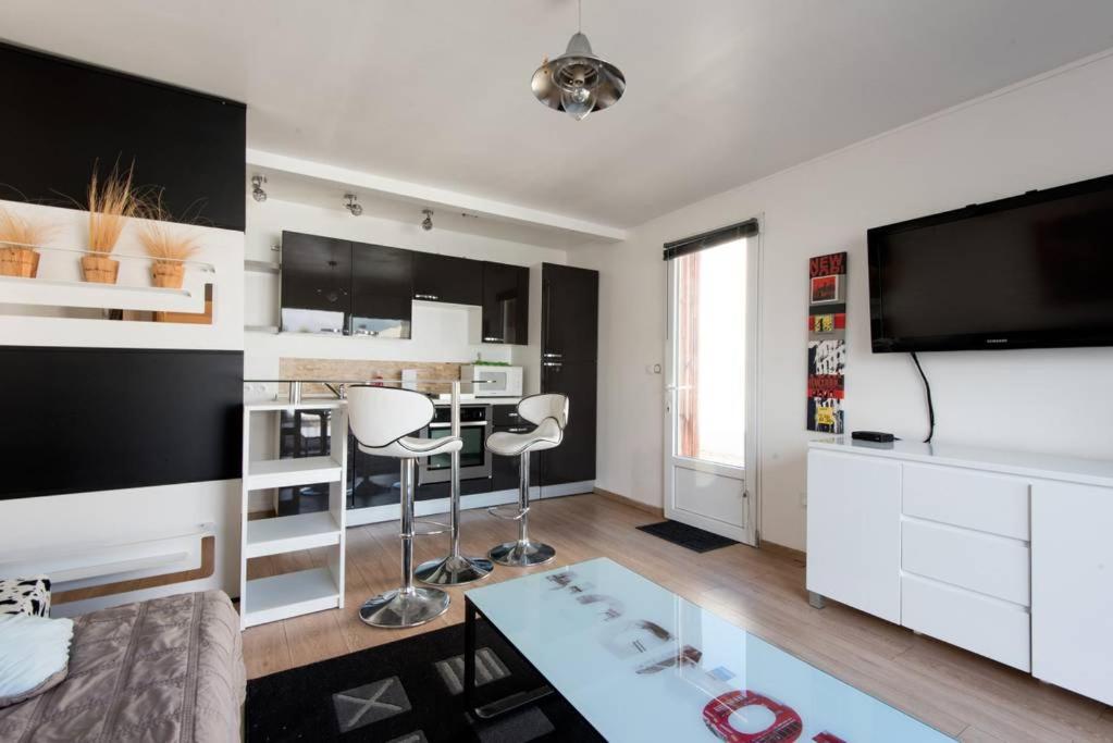MAISON *** AVEC COUR 3KM PLAGE ET LA ROCHELLE - Housity