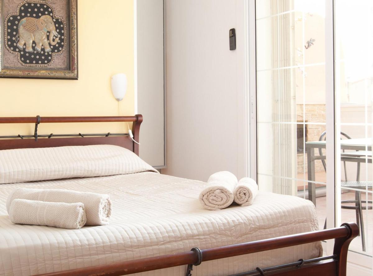 Penthouse with terrace in Rambla Catalunya -Centre - Housity