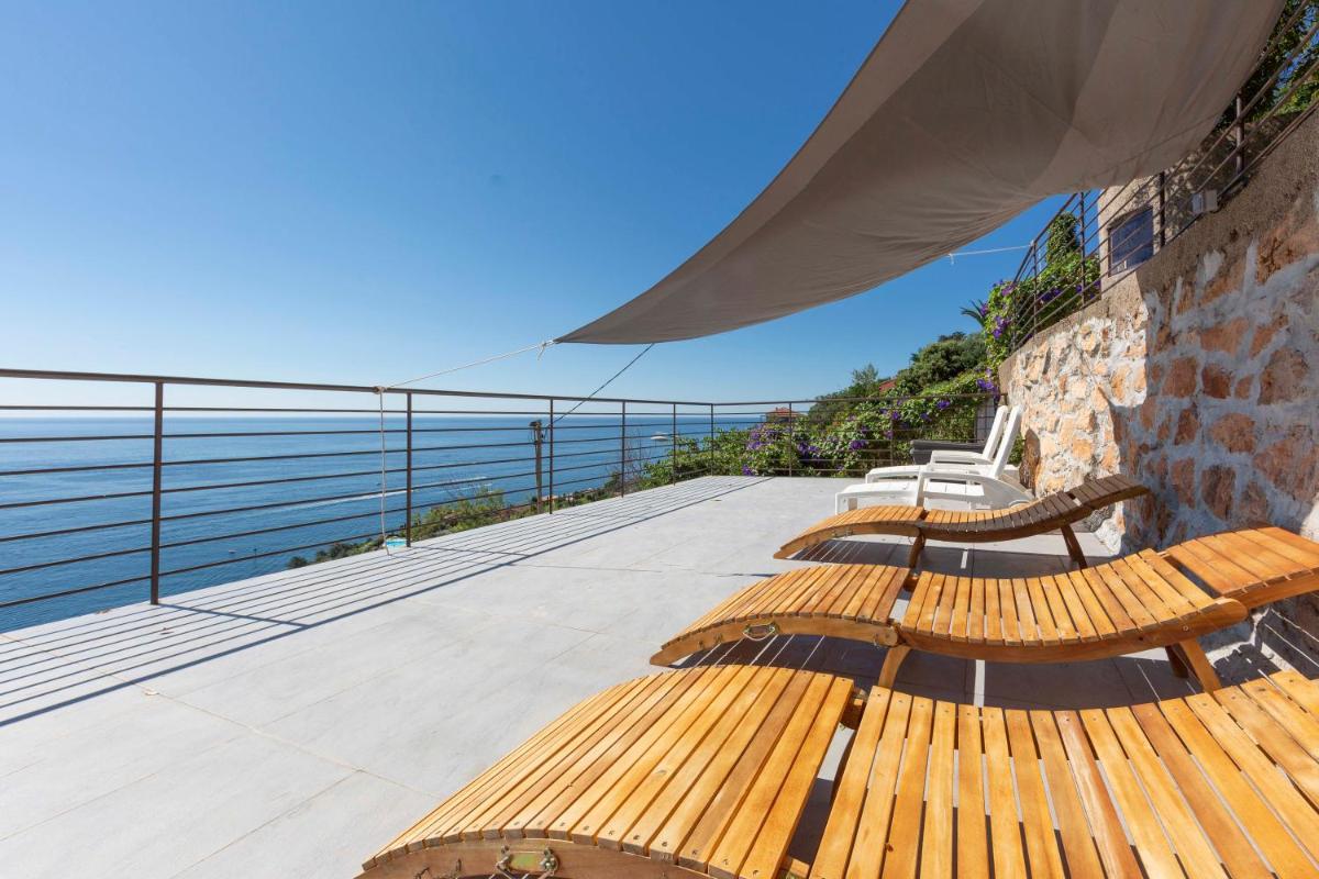 BNB RENTING Breathtaking luxurious villa with sea-view in Théoule sur Mer - Housity