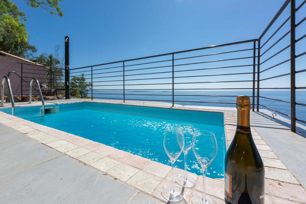 BNB RENTING Breathtaking luxurious villa with sea-view in Théoule sur Mer - Housity