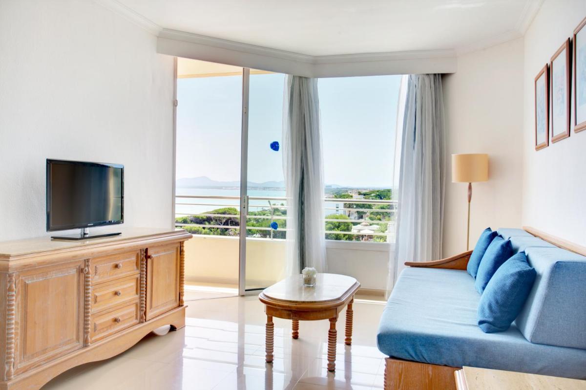Una televisión o centro de entretenimiento en Grupotel Natura Playa