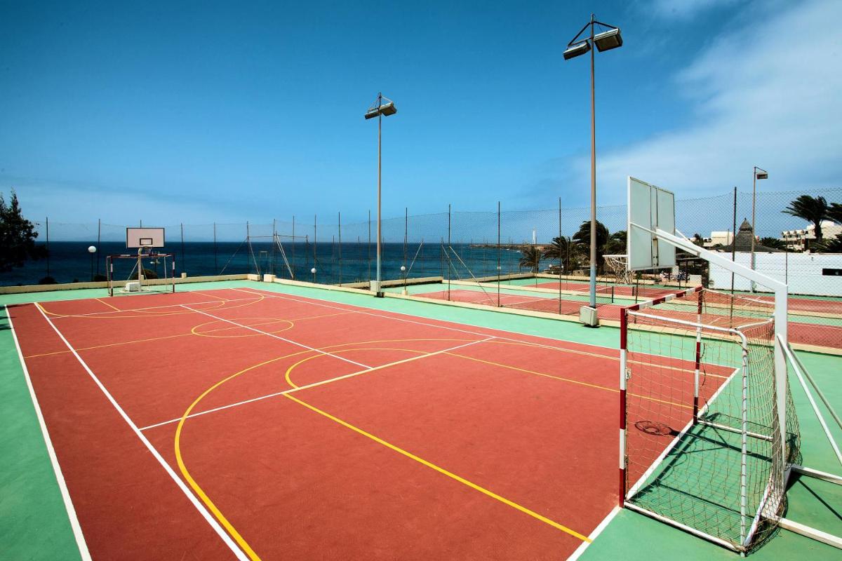 Instalaciones para jugar a tenis o squash en SBH Hotel Royal Mónica o alrededores