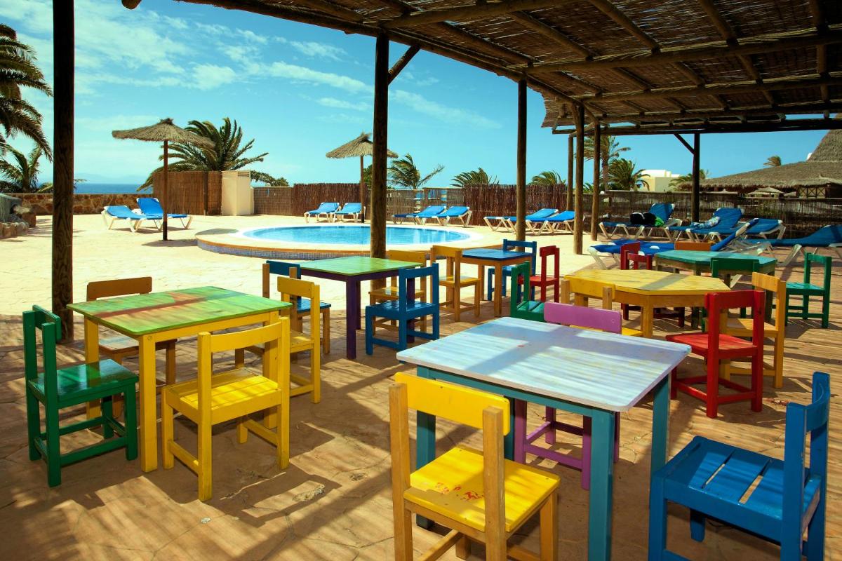Un restaurante o sitio para comer en SBH Hotel Royal Mónica