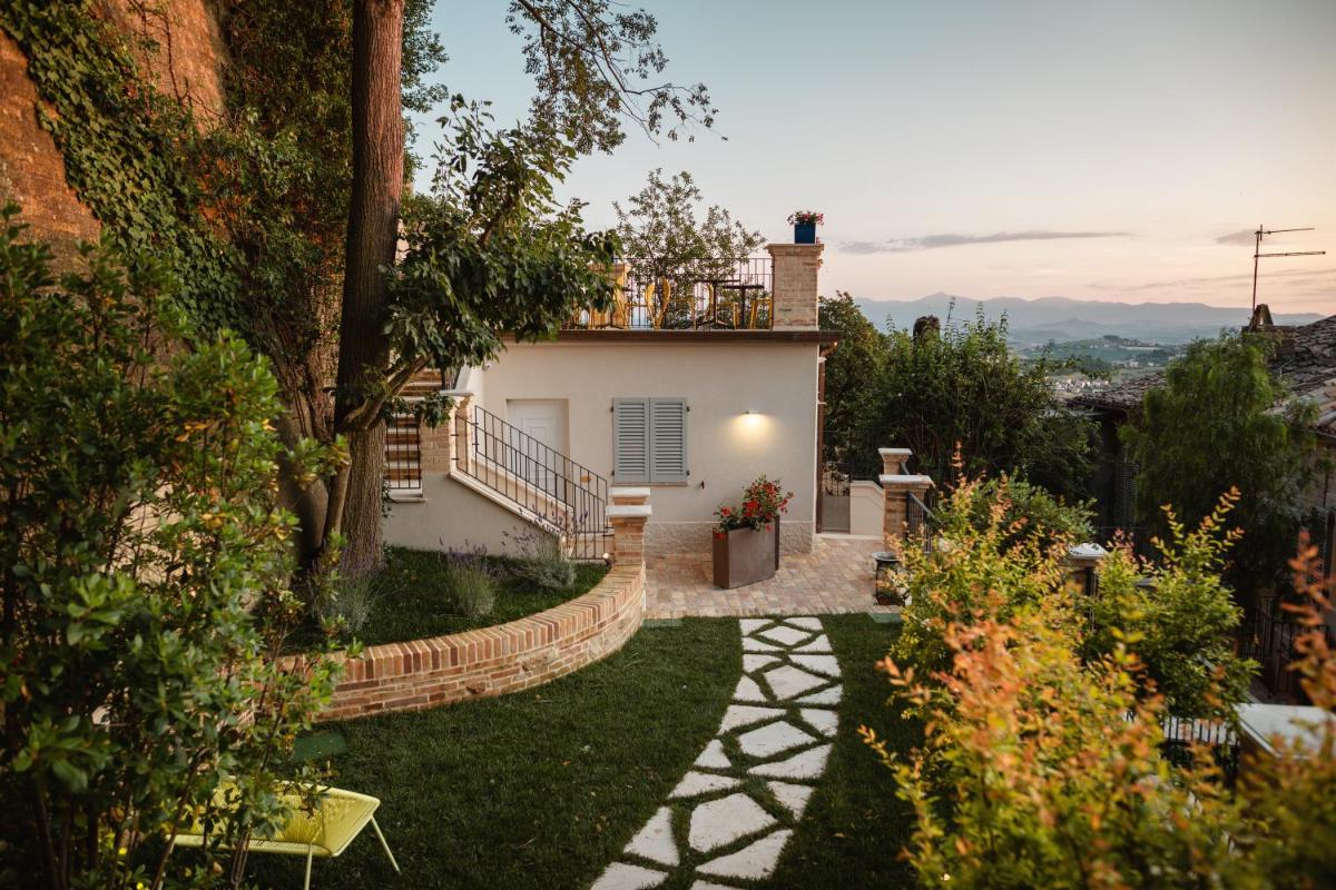 OGNISSANTI GuestHouse & Suites - Housity