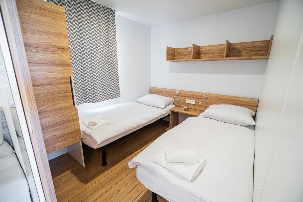 Mediteran Homes with Terme Čatež Tickets - Housity
