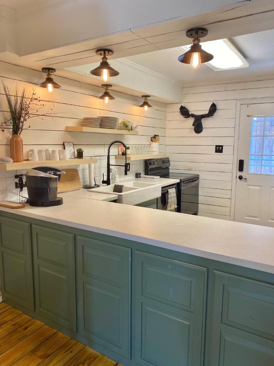 Red River Getaway- Ski In Ski Out, Newly Remodeled - Housity