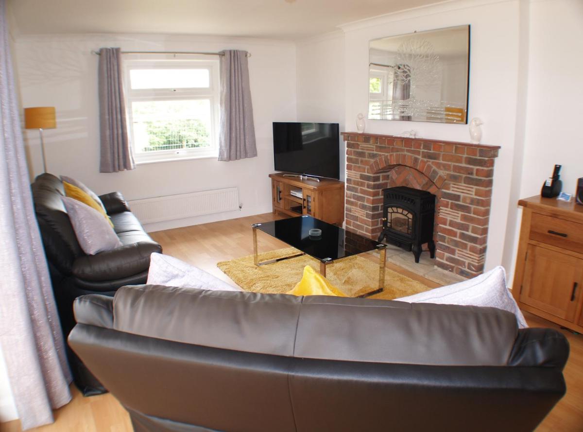 Tradewind, Easton Lane, Freshwater - Housity