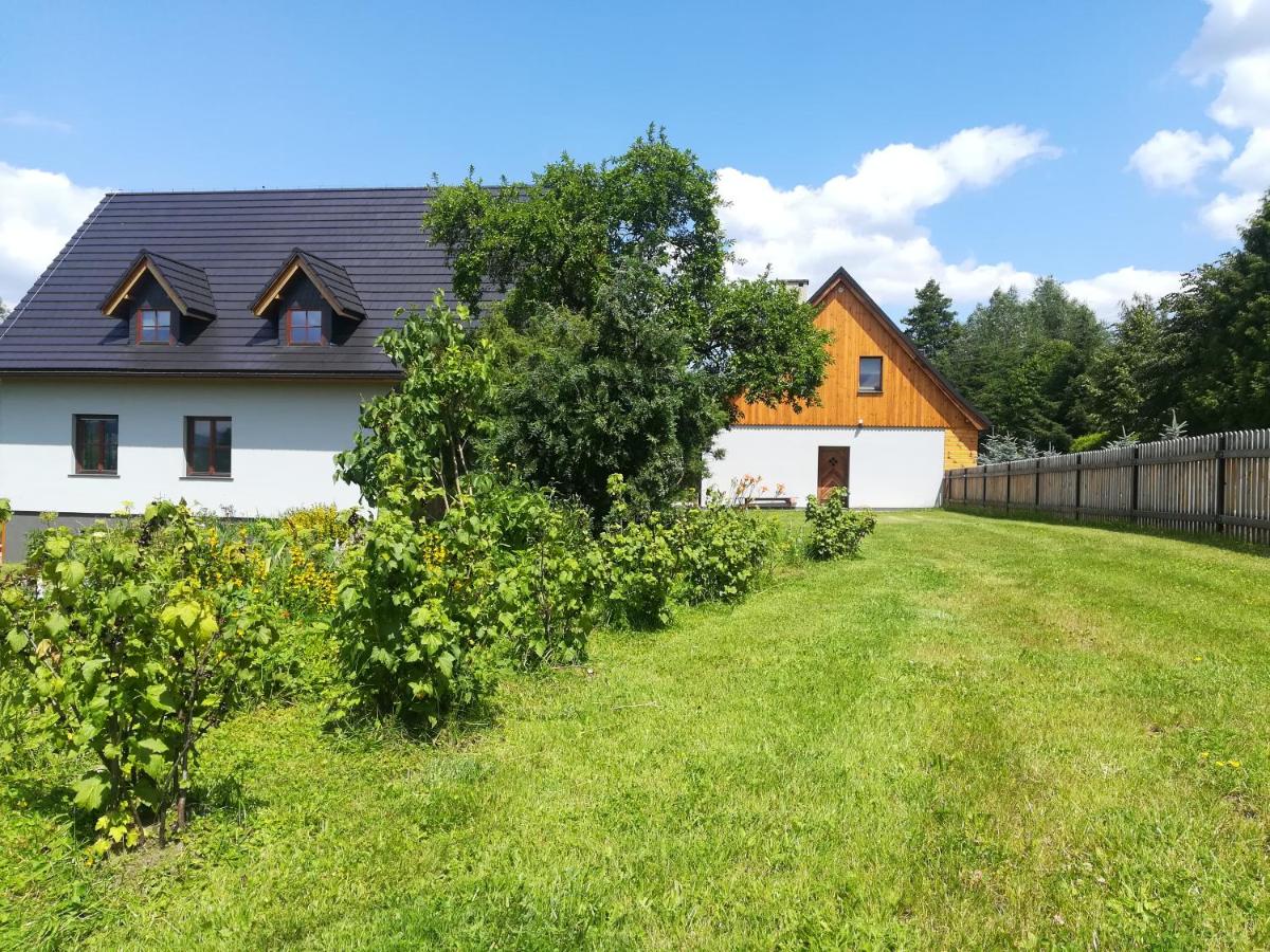 Pod Kasztanami - Housity