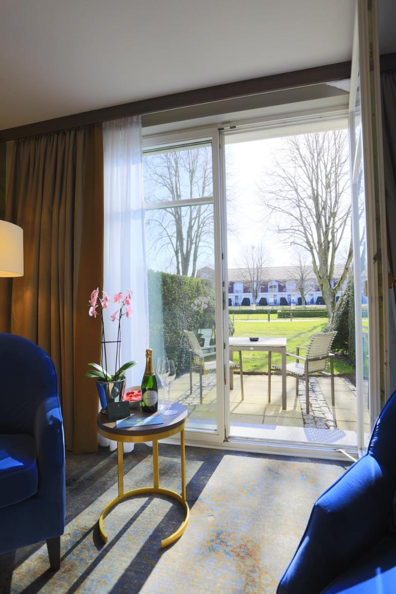 Ein Sitzbereich in der Unterkunft SCHLOSS Fleesensee