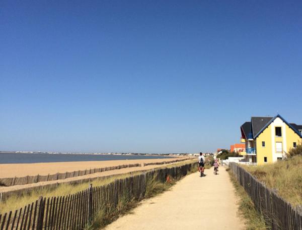 MAISON *** AVEC COUR 3KM PLAGE ET LA ROCHELLE - Housity