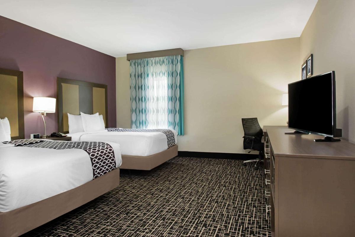 La Quinta by Wyndham Lake Charles - Westlake - Housity
