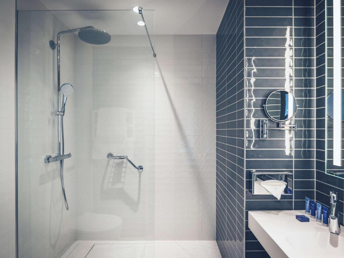 Salle de bains dans l'établissement Sainte-Barbe Hotel & Spa Le Conquet - MGallery Collection