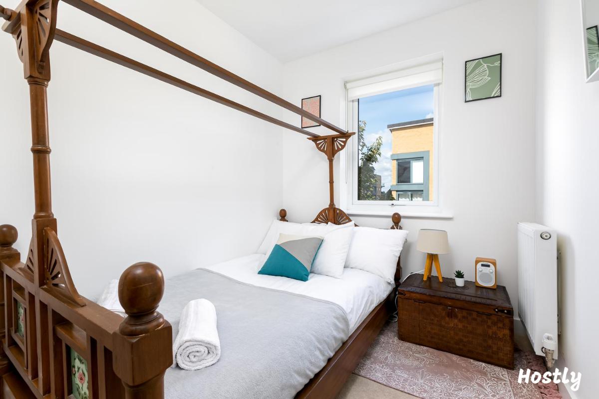 Elephant Court - Comfortable, spacious house with parking - Housity