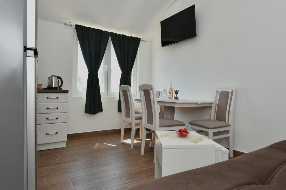 Andjela 1 - Housity