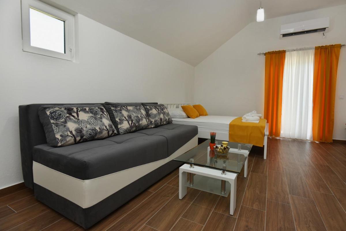 Andjela 2 - Housity