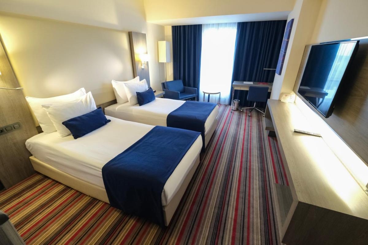 Ramada Plaza By Wyndham Izmir - Housity