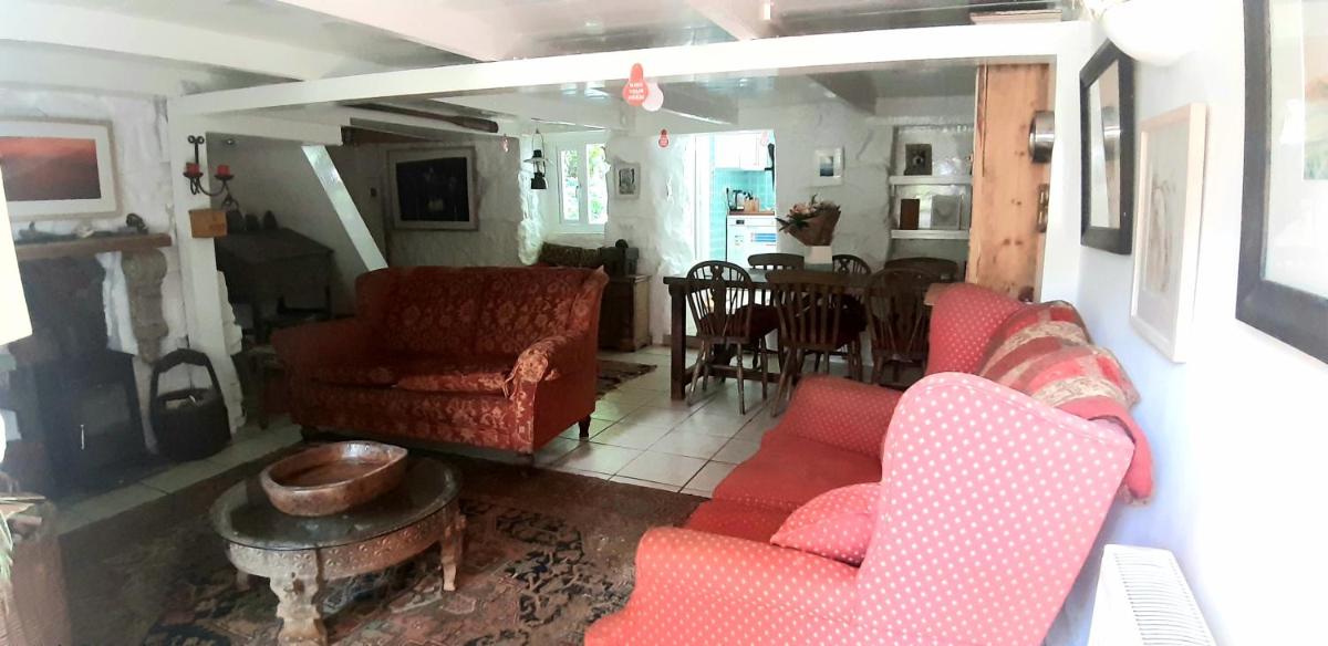 Cozy Carbence Cottage - Housity