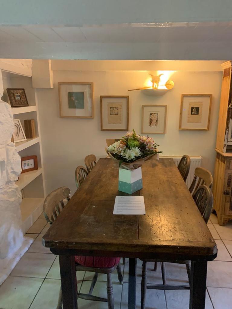 Cozy Carbence Cottage - Housity
