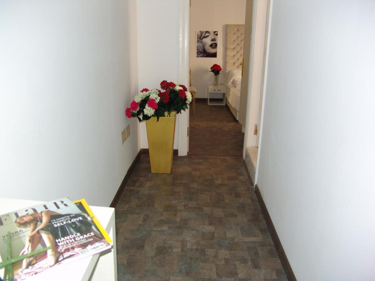 Velvet Hotel - Housity