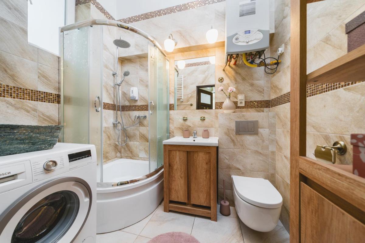 Homely 4 Bedroom Apartment - Old Town - by Upstairs - Housity