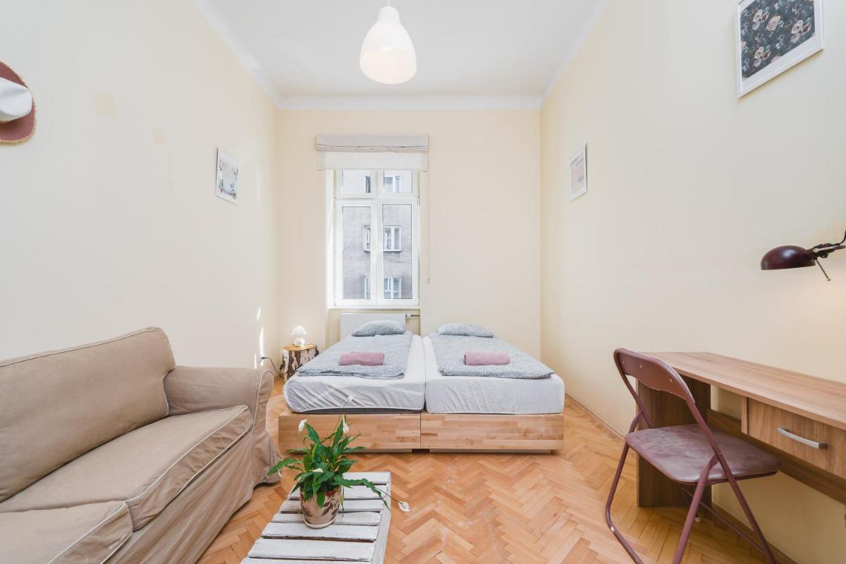 Homely 4 Bedroom Apartment - Old Town - by Upstairs - Housity