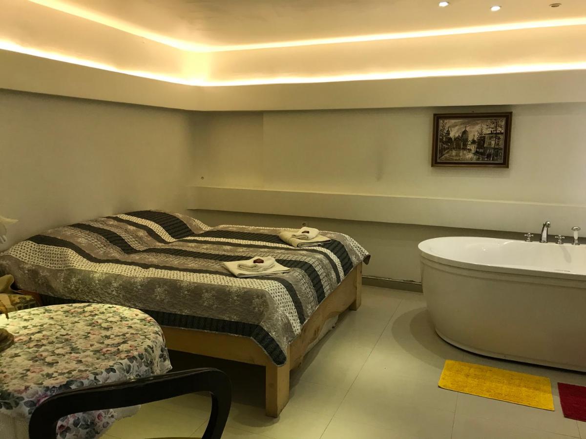 Ráspi Apartman Étterem és Borászat - Housity