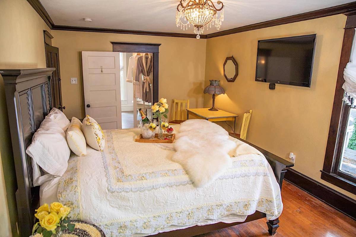 Red Gate Inn - Housity