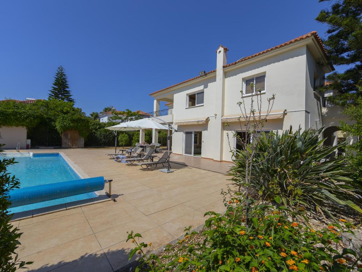 Meneou Seaside Mansion 7 - Housity