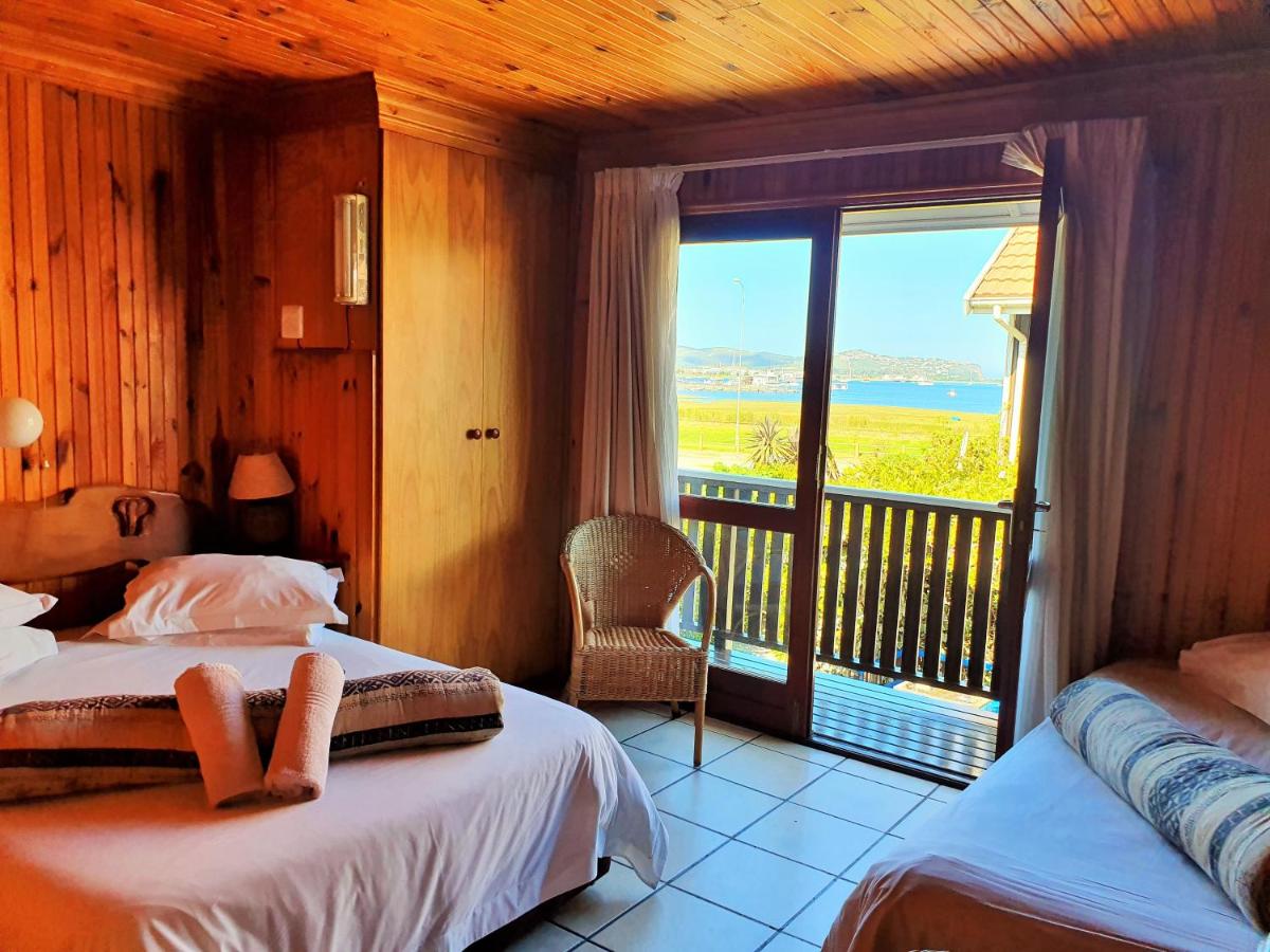 Lakeside Accommodation - Housity
