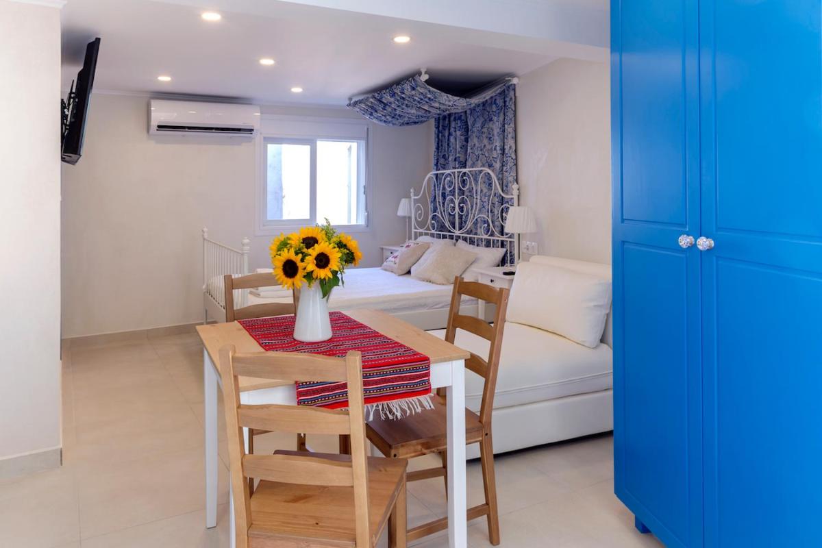 Blue And White Apartment VIPGreece - Housity