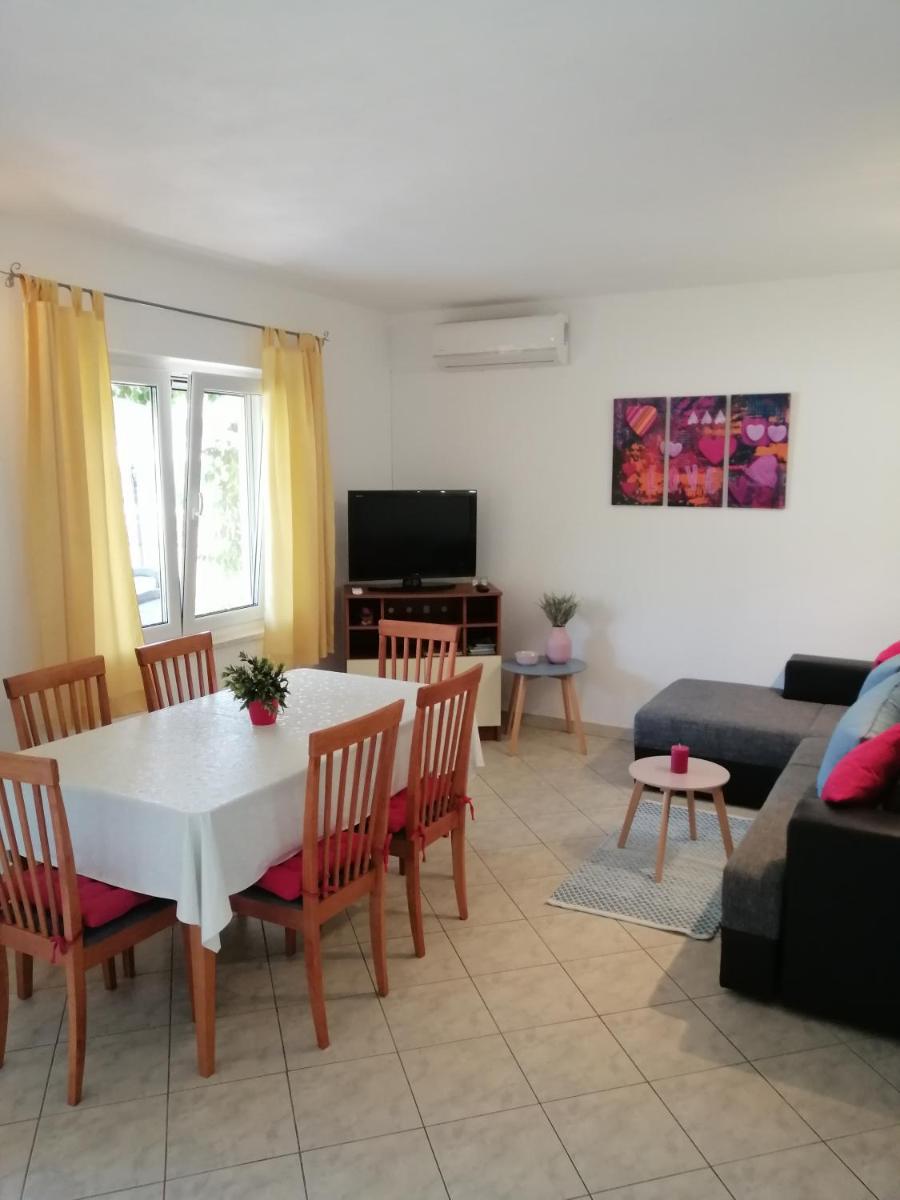 Apartments Iris - Housity