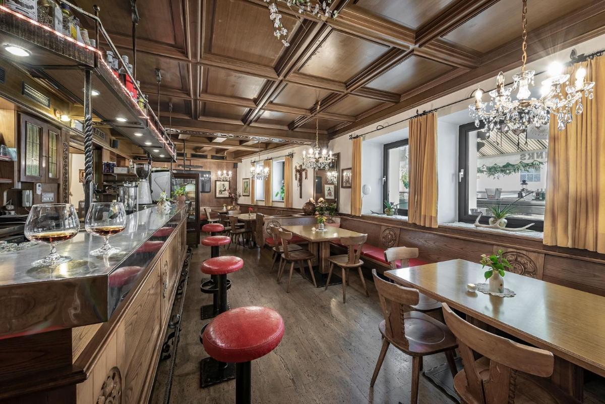 Hotel Weisse Lilie - B&B - Housity