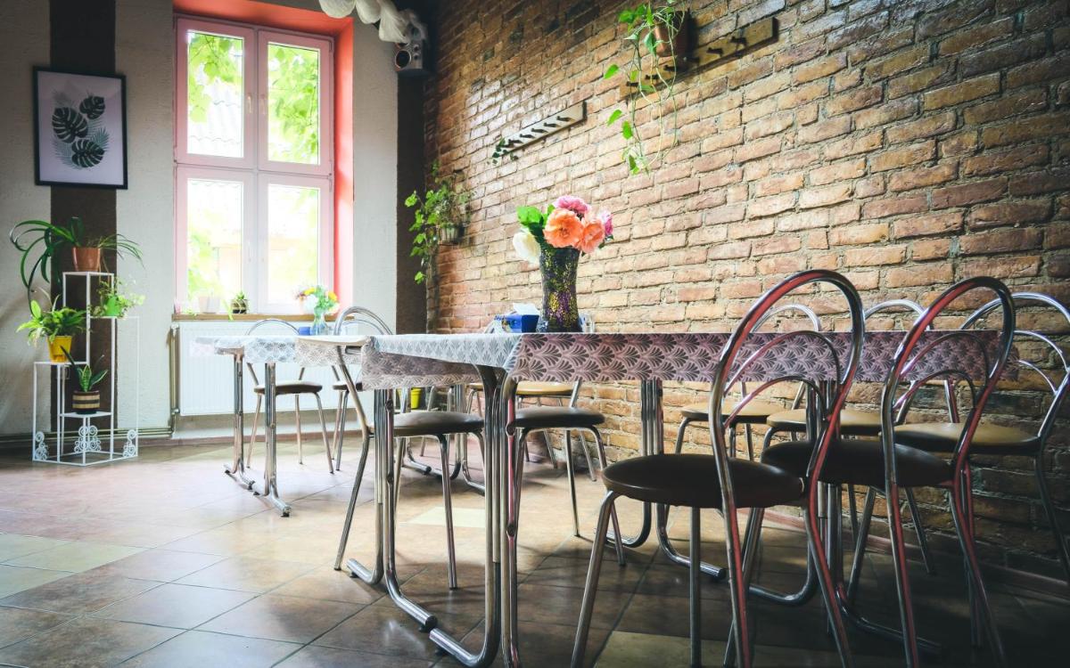 Chata na końcu świata - Housity