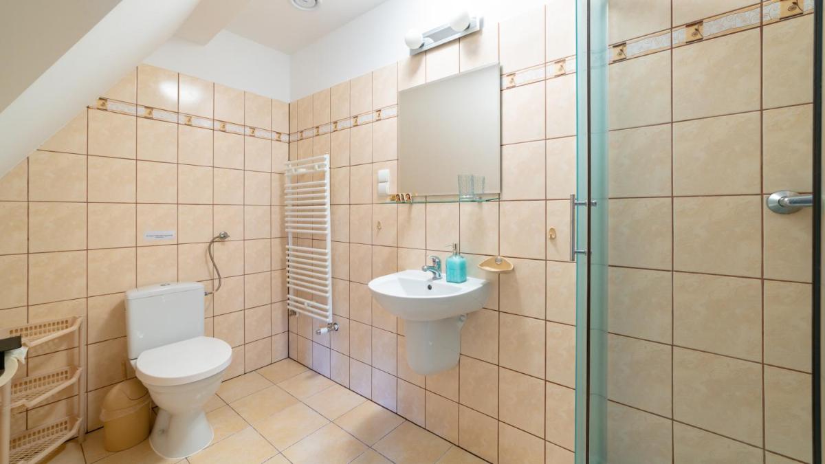 Leśniczówka pod Śnieżką - Housity