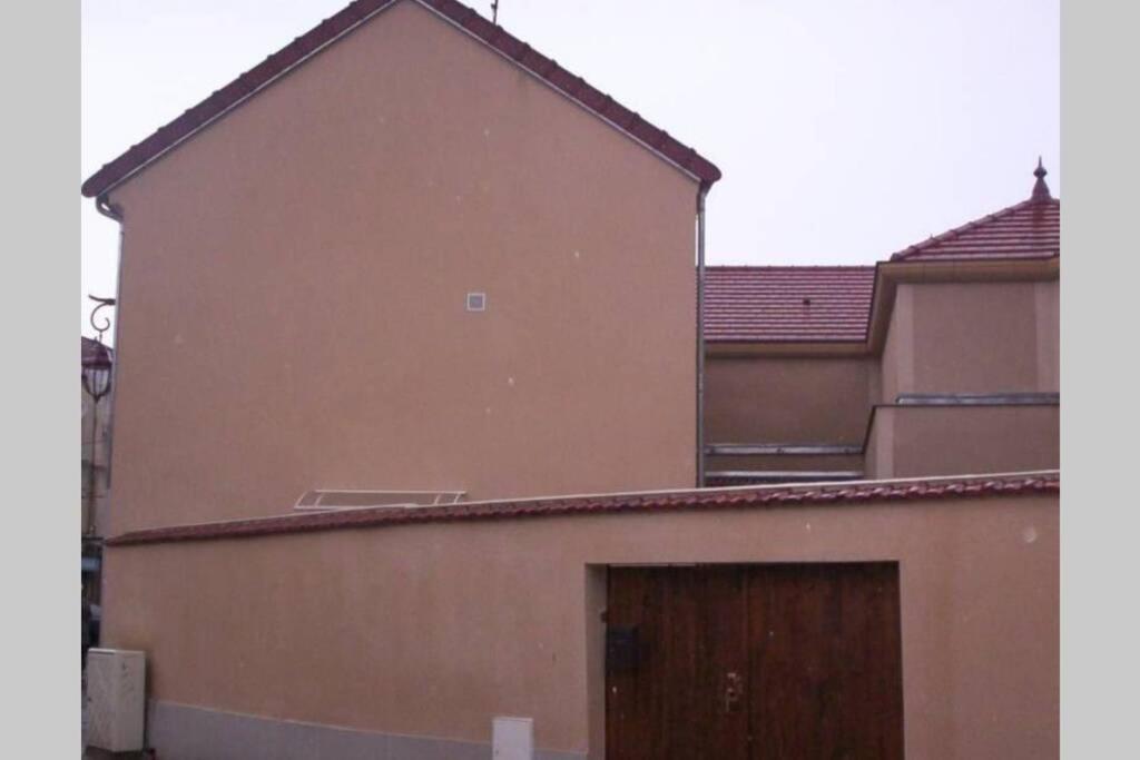 Maison Montfermeilloise entre Paris et Disneyland - Housity